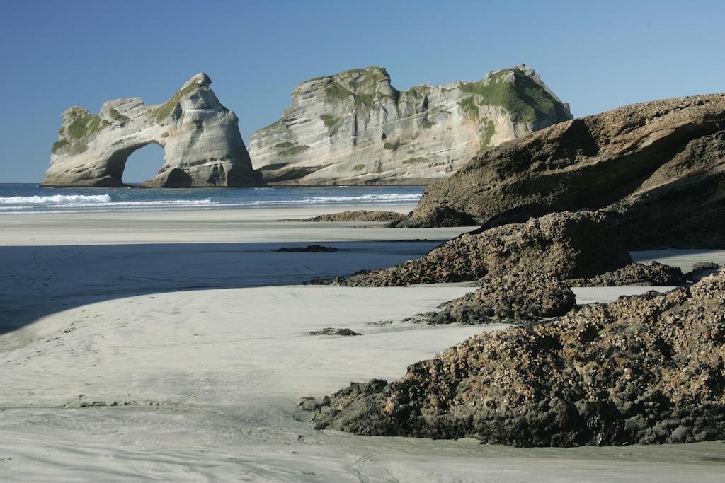 The Bay Lodge Pohara Экстерьер фото