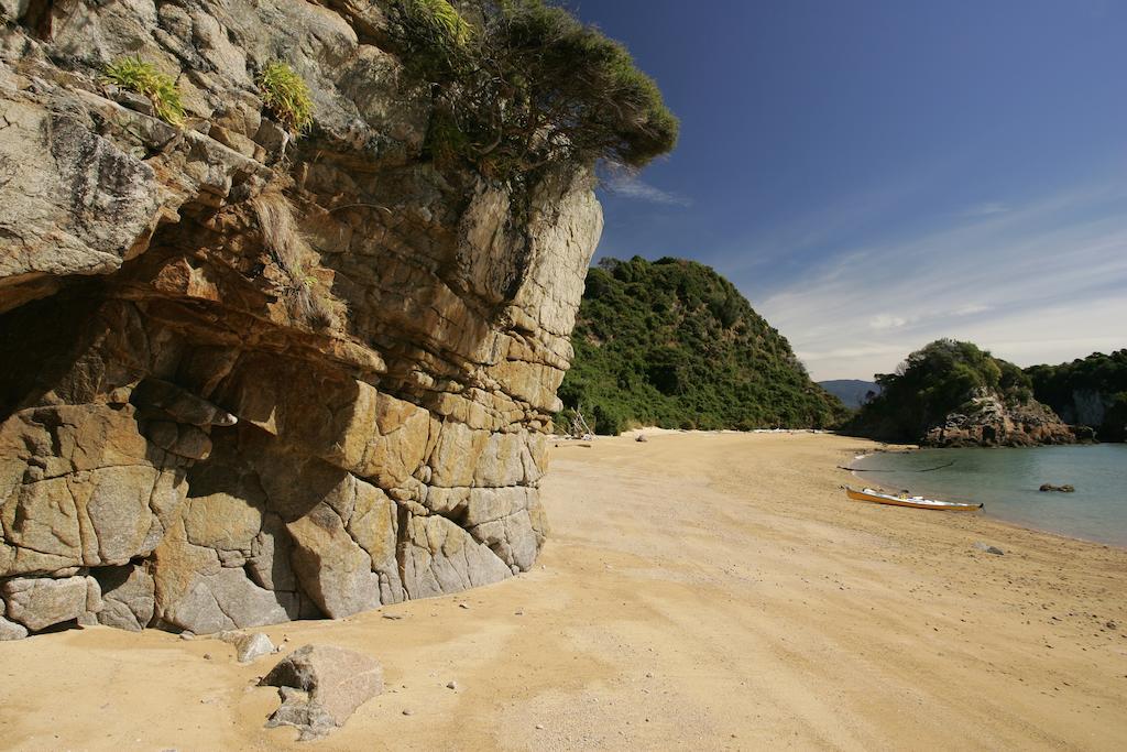 The Bay Lodge Pohara Экстерьер фото