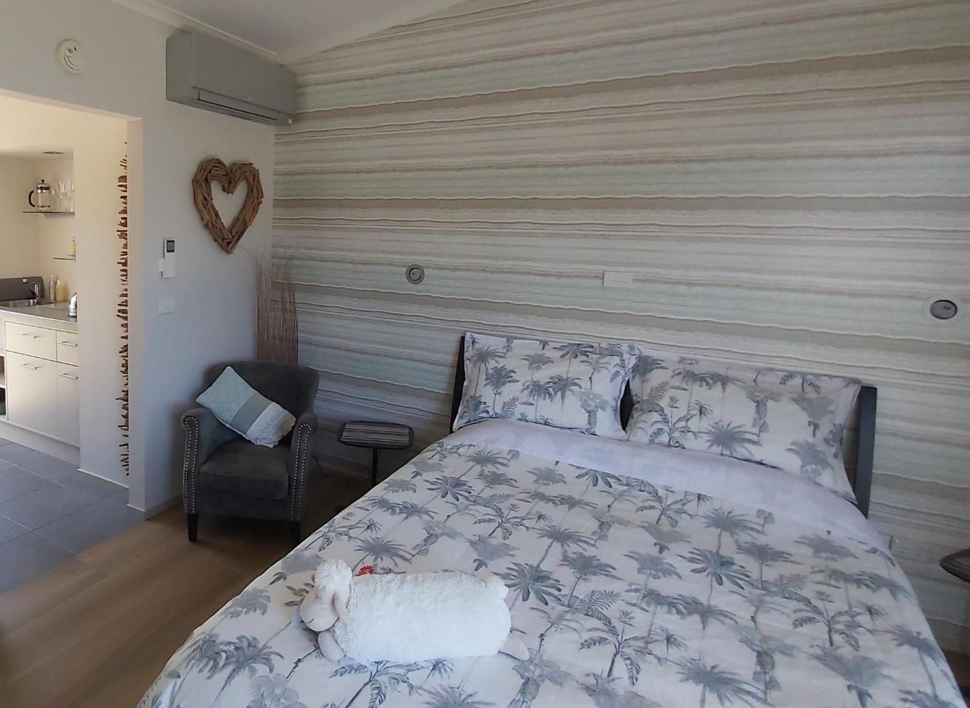 The Bay Lodge Pohara Экстерьер фото