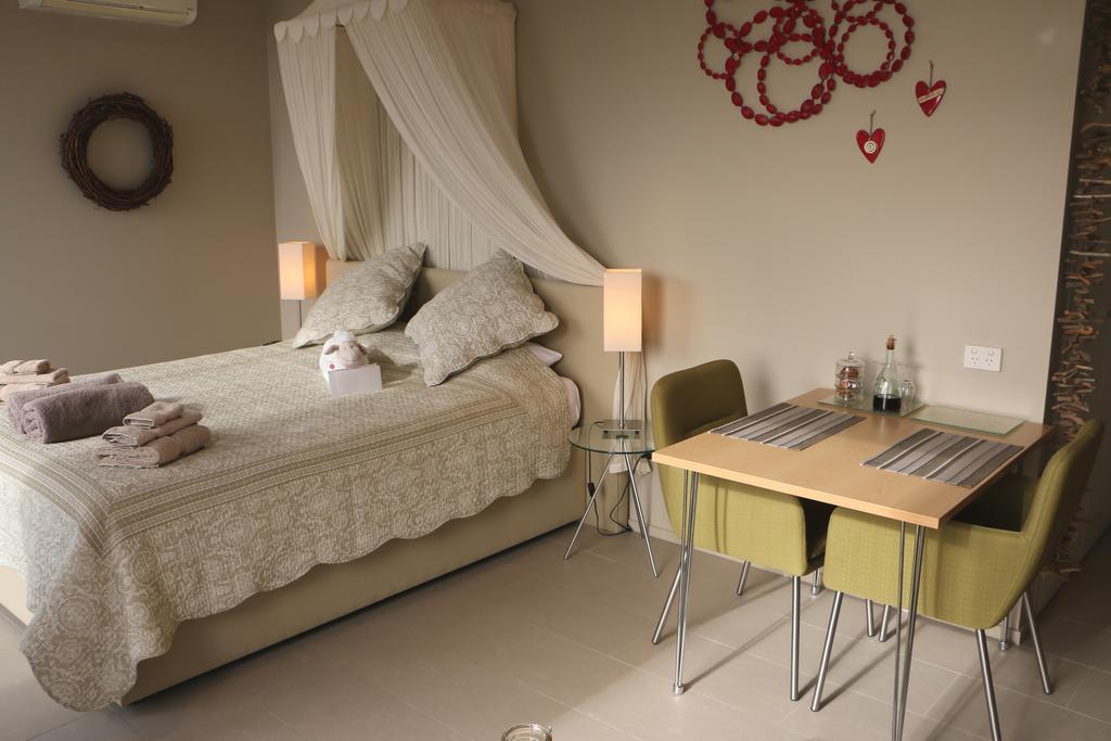 The Bay Lodge Pohara Экстерьер фото